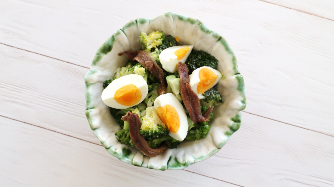 Broccoli and yoghurt salad