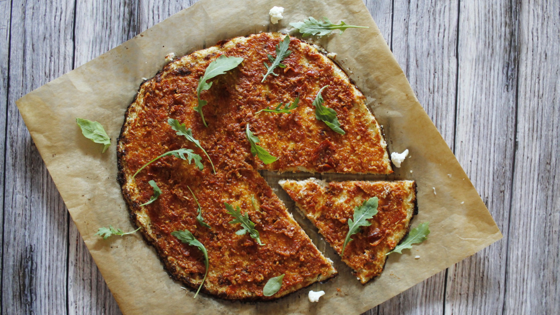 Cauliflower pizza with dried tomato sauce recipe