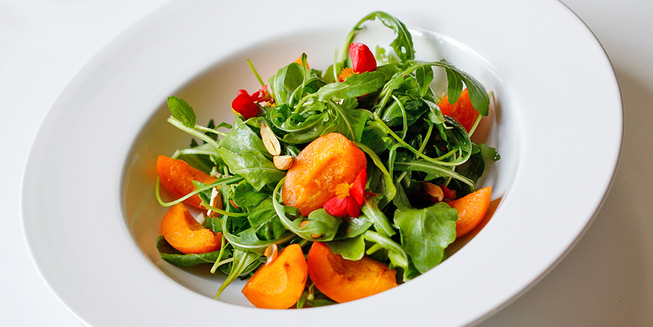 Rucola salad with Pödör apricot seed oil and Pödör apricot fruit vinegar