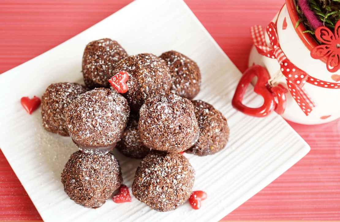 Coconut balls with pistachios and double chocolate