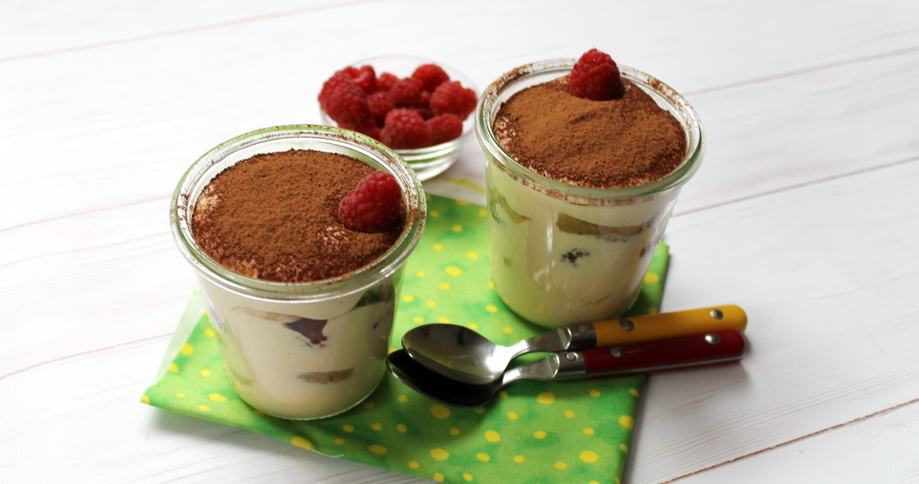 Raspberry tiramisu with almond oil