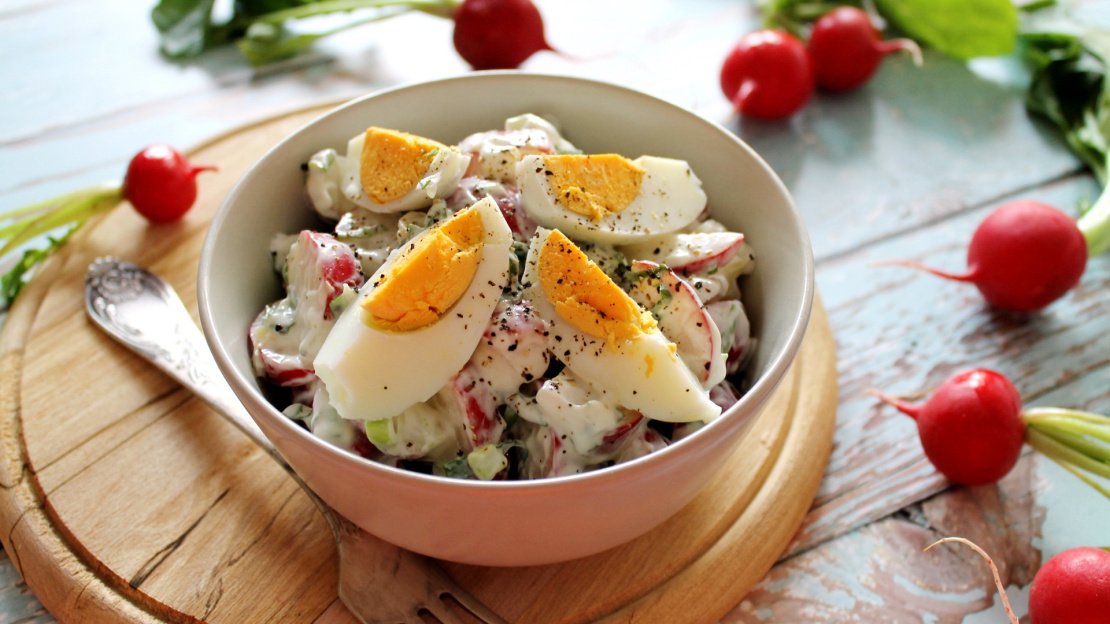 Yoghurt radish spring salad recipe