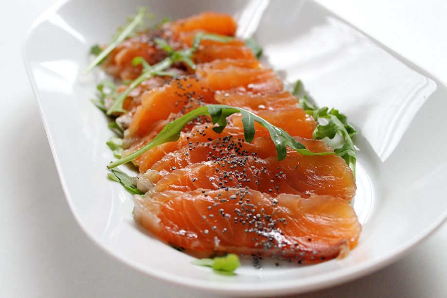 Gravlax with poppy seed oil