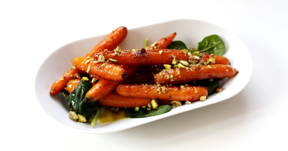 Baked carrot recipe with pistachio and coriander