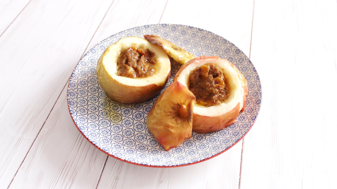 Baked apples with apricot seed oil recipe