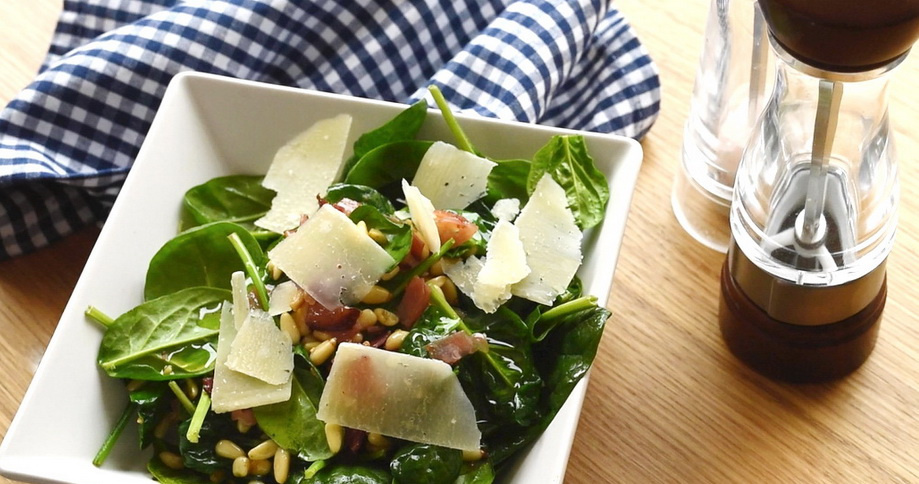 Lukewarm spinach salad