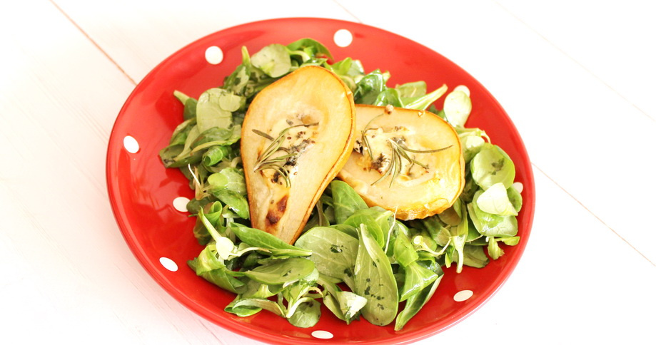 Baked pear with blue cheese recipe