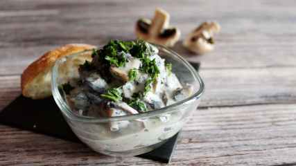 Mushroom salad with yogurt dressing recipe