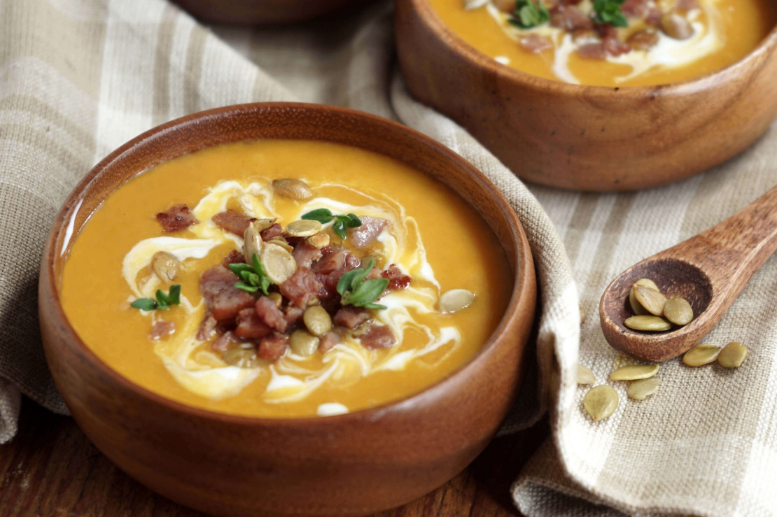 Orange-carrot- fennel soup with zweigelt grapeseed oil