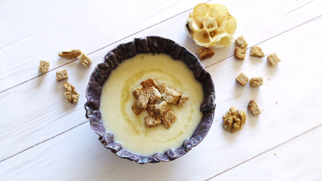 Garlic cream soup with walnut oil crouton