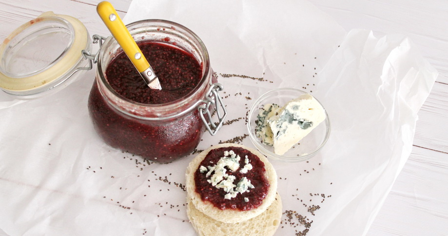 Blue grape jelly with chia seeds recipe