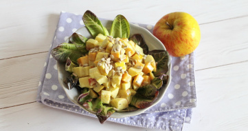 Cheese and apple salad with pumpkinseed oil