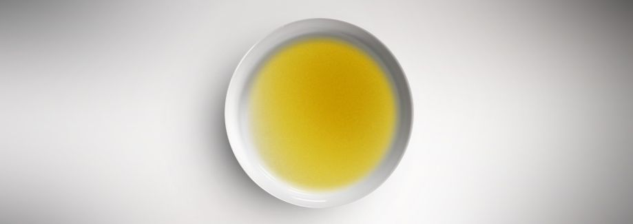 Apricot vinaigrette dressing with tiger nut and camelina oil