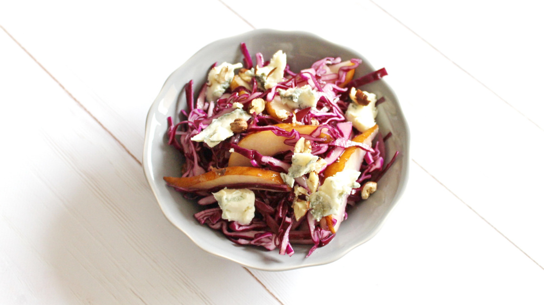 Red cabbage and pear salad