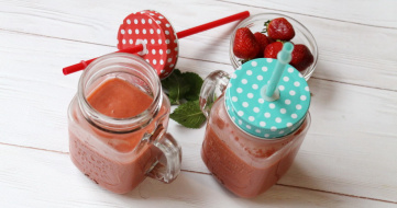 Rhubarb strawberry cream soup with macadamia nut oil