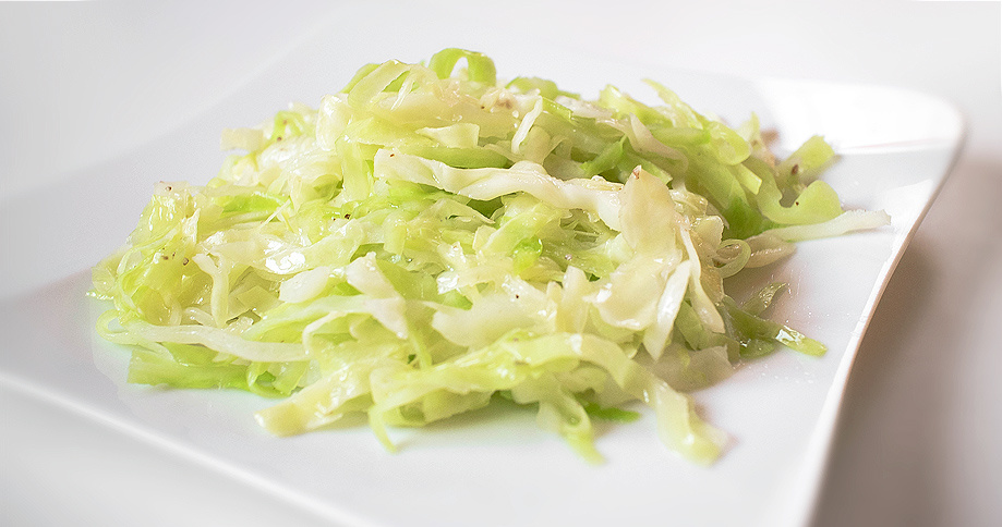 Cabbage salad with Pödör Argan oil and Pödör Pear Vinegar