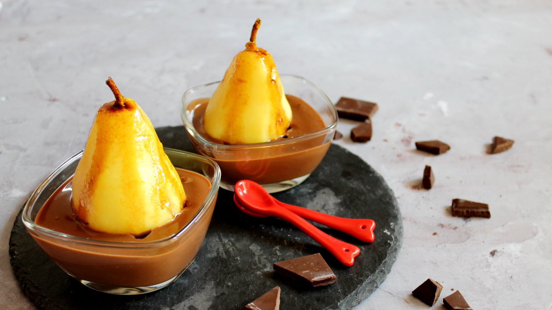 Poached pear with hazelnut oil- chocolate sauce recipe