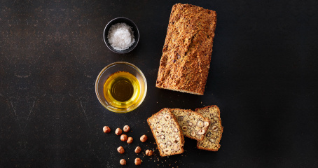 Hazelnut-cottage cheese bread