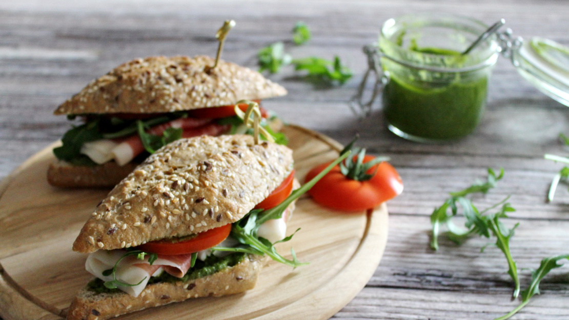 Goat cheese, ham and rucola pesto sandwich