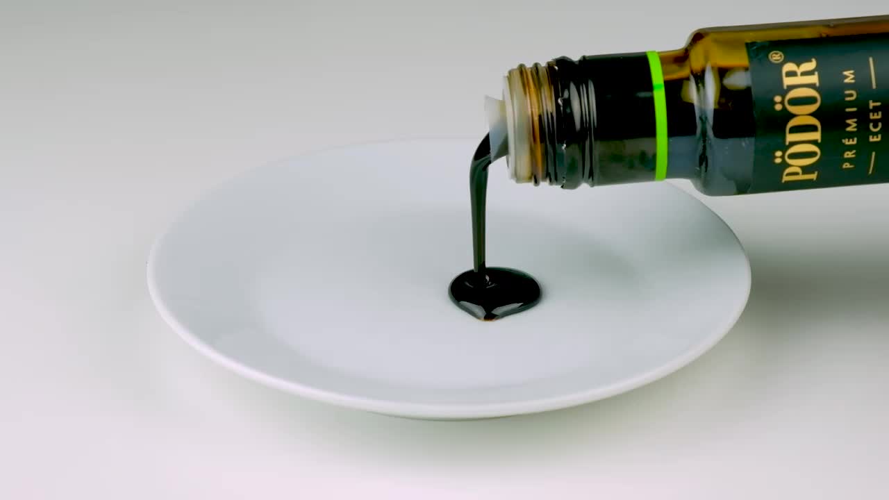 Apple balsamico crema