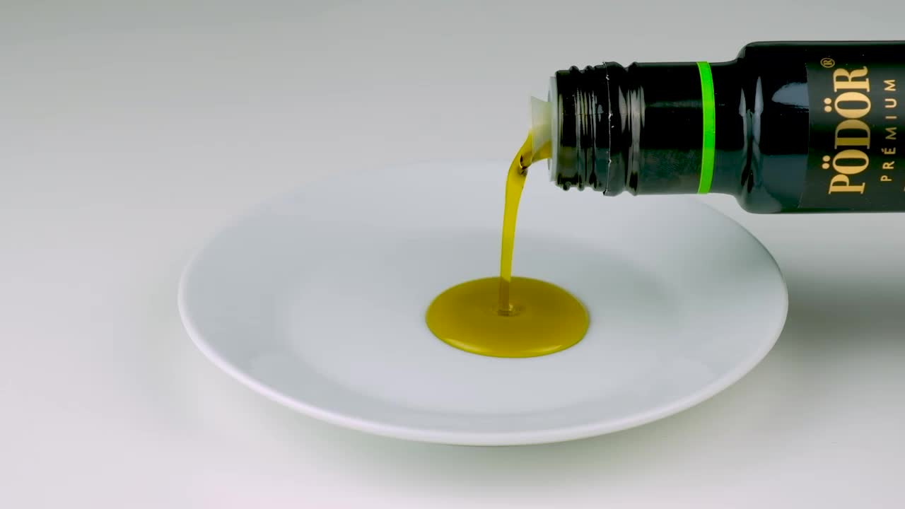 Organic cold-pressed avocado oil