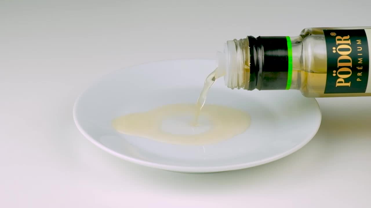 Organic white wine vinegar