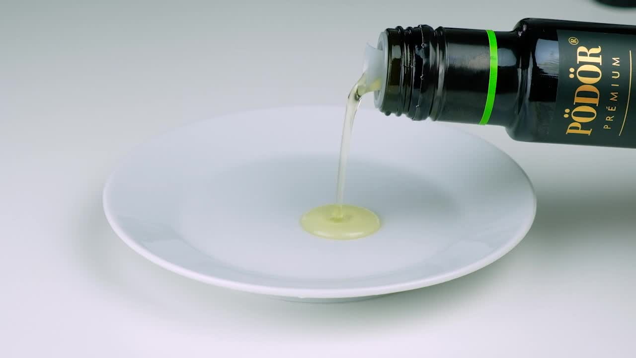 Organic poppy seed oil, cold-pressed