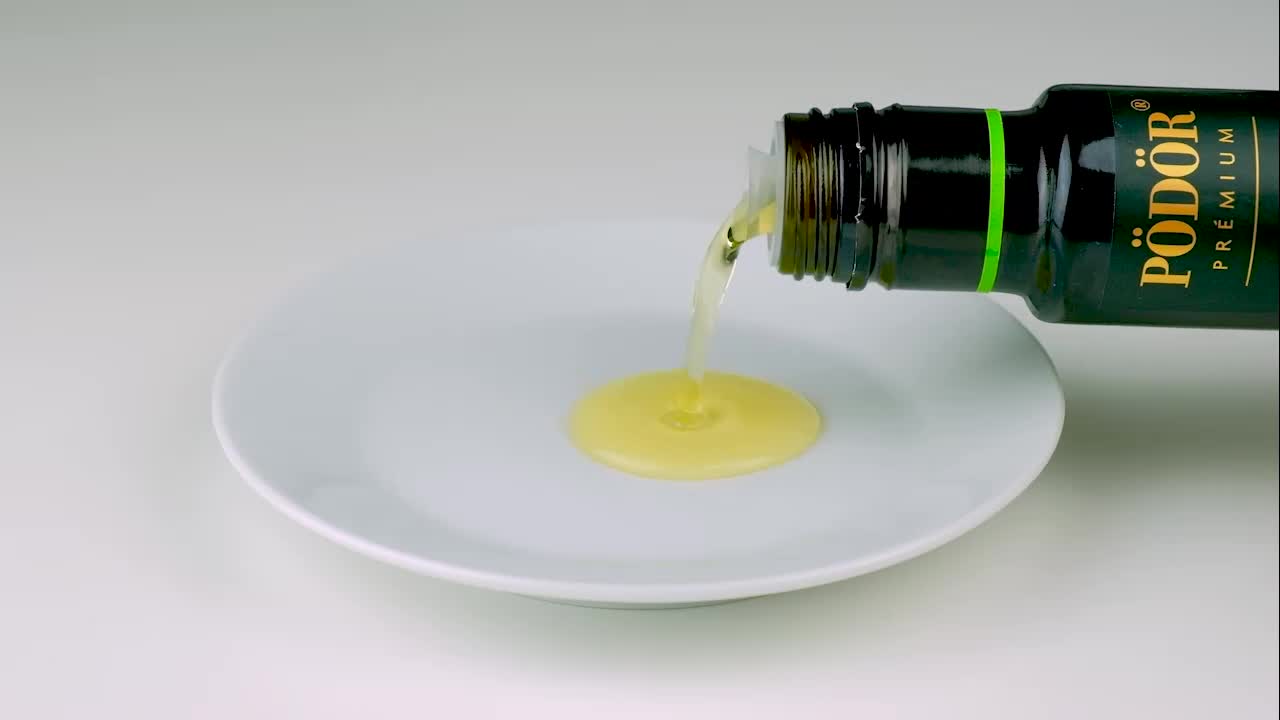 Organic almond oil, cold-pressed