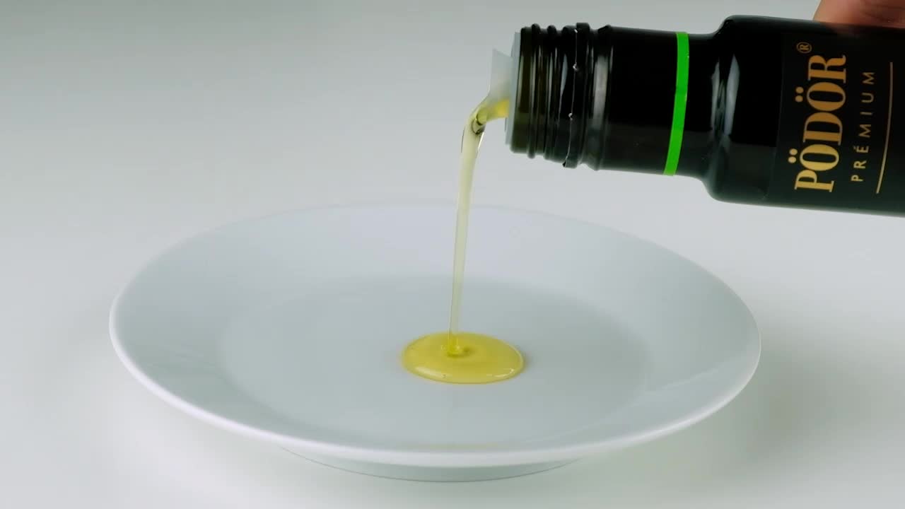 Hazelnut oil from piedmont hazelnuts, cold-pressed