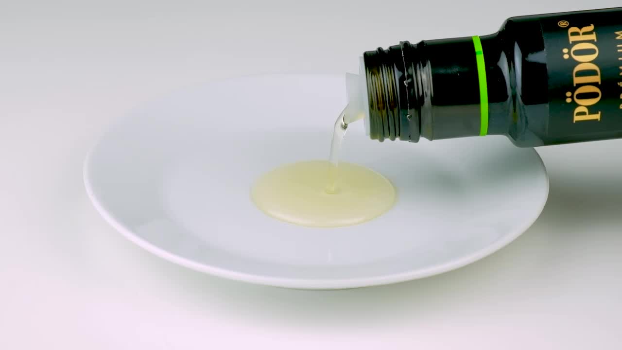 Organic sunflower seed oil, cold-pressed