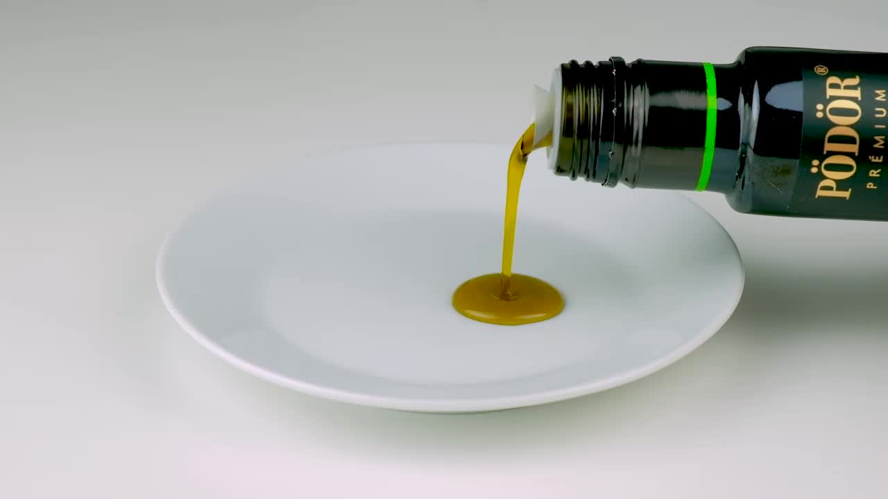 Pistachio oil, cold-pressed